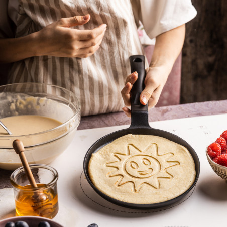 Plită pentru clătite Klausberg KB 7972, 18 cm, Fund în relief cu soare, Acoperire antiaderentă, fără PFOA, Inducție, Negru