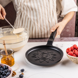 Plită pentru clătite Klausberg KB 7972, 18 cm, Fund în relief cu soare, Acoperire antiaderentă, fără PFOA, Inducție, Negru