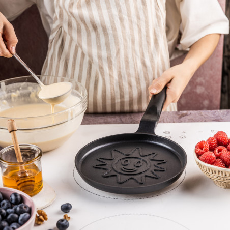 Plită pentru clătite Klausberg KB 7972, 18 cm, Fund în relief cu soare, Acoperire antiaderentă, fără PFOA, Inducție, Negru