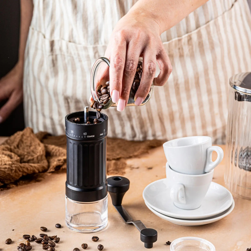 Măcinător manual de cafea Kinghoff KH 2002, 30 g, Mecanism ceramic, Reglare continuă a fineții, Negru