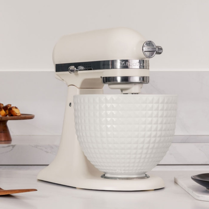 Mixer planetar KitchenAid Artisan Monochrome White 5KSM156CXEPL, 300W, 4.7L, Acționare directa, 10 viteze, Cap inclinat, Bol ceramic, Crem