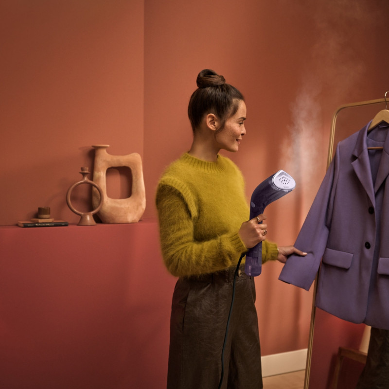 Fier de călcat cu abur Philips STH7050/30, 1500W, 100 + 200 ml, 28 g/min, OptimalTEMP, Cap reglabil, 2 niveluri de abur, Accesorii, Negru/violet