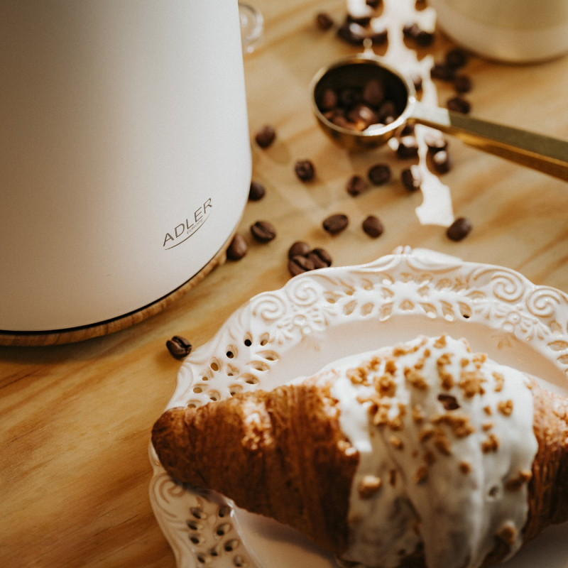Fierbător electric Adler AD 1352, 2200W, 1,7 l, STRIX, bază rotativă, oprire automată, alb