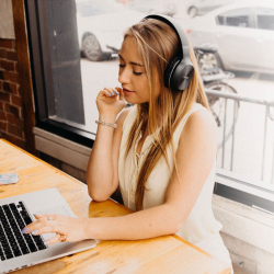 Căști wireless Edifier W800BT Plus BL, 40 mm, 55 ore, difuzoare dinamice, BT V5.1, USB-C, Qualcomm aptX, Multipoint, moduri EQ, negru