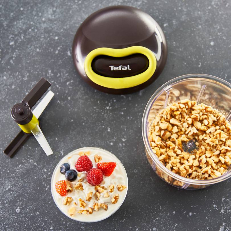 Tefal K1320404 Tocător manual, 0,9 L, mecanism automat de retragere a cablului, 2 lame din oțel, blocare capac, negru/verde