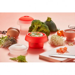 Recipient gatit oua la cuptorul cu microunde Lekue 1009028, 100 ml, 1 ou, Silicon platinat, Transparent/Rosu