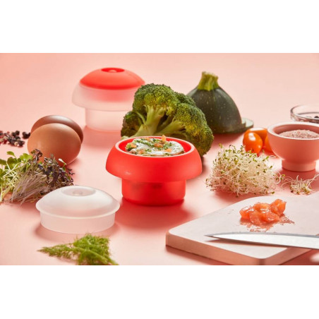 Recipient gatit oua la cuptorul cu microunde Lekue 1009028, 100 ml, 1 ou, Silicon platinat, Transparent/Rosu