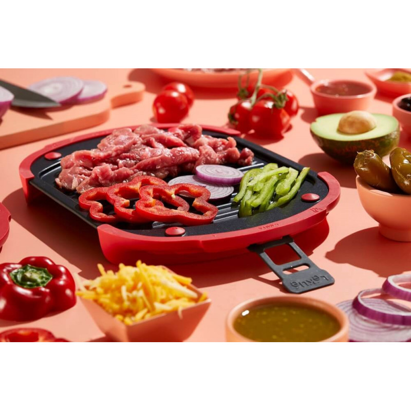 Tigaie pentru cuptorul cu microunde Lekue 1009082, 27x20,7,8x4,4 cm, silicon platină, oțel cu strat antiaderent, 0 până la +240 °C, roșu