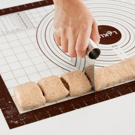 Lekue 1009484 tăietor, 60x40 cm, scală de măsurare, silicon -20/+220°C, alb/maro