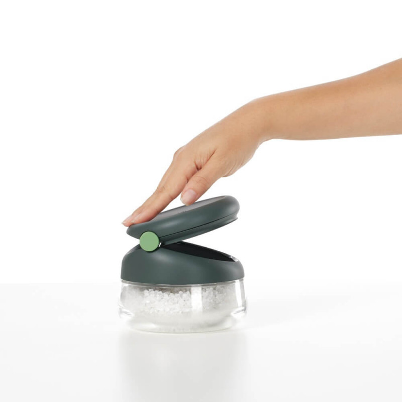 Recipient pentru sare/zahar/condimente Lekue 1009488, Ø12,4x10,1 cm, Sticla borosilicata, Lingura de masurare, +4°C / +80°C, Negru