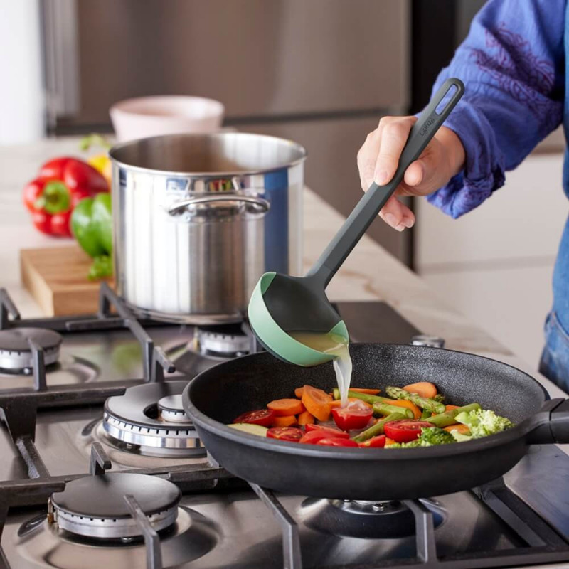 Lekue 1010180 polonic pentru supă, 29 cm, rezistent la zgârieturi, cap flexibil, 4/220 °C, verde