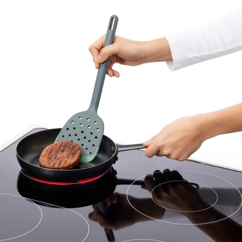 Lekue 1010182 spatulă cu fante, 30,6 cm, rezistentă la zgârieturi, 4/220 °C, margine flexibilă, verde