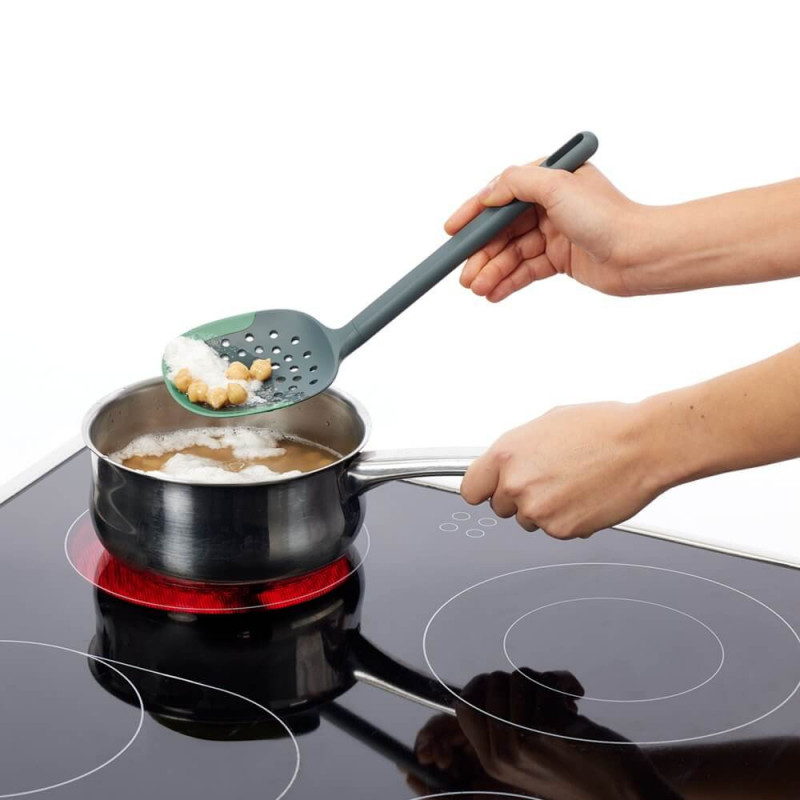 Lekue 1010183 lingură cu fante, 29x6,4x9,5 cm, de la +4 la +220 °C, rezistentă la zgârieturi, rășină poliesterică, verde