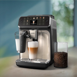 Mașină de cafea Philips EP5547/90 LatteGo, 1500 W, 15 bari, 1,8 l, 20 de băuturi, râșniță ceramică cu 12 trepte, ecran TFT, AquaClean, SilentBrew, AromaExtract, ExtraShot, Negru/Bej