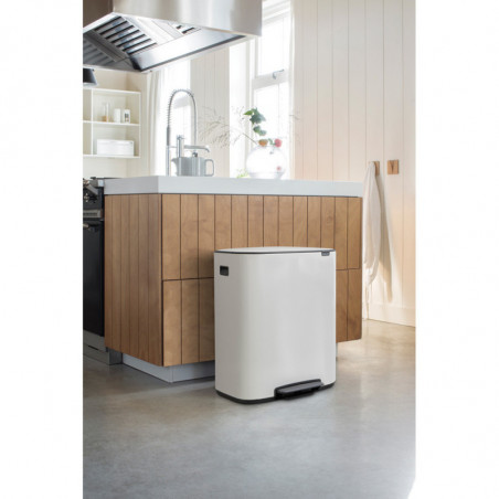 Coș de gunoi Brabantia Bo Pedal 1003188, 2x30 l, închidere lină, bază antiderapantă, alb