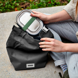 Geanta termoizolanta pentru pranz Black+Blum LBB018, 6,7 L, 33,5 x 15,5 x 31 cm, Impermeabila, Inchidere rulata, Maner transport, Fara BPA, Negru