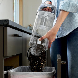 Aspirator vertical Shark Freestyle Max SV2002, 30 W, 0,7 l, 20 min, 2 viteze, 2 niveluri de putere, lumini LED, stație de încărcare, albastru