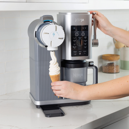 Aparat de înghețată 13-în-1 Ninja CREAMi Scoop & Swirl™ NC701EU, 800 W, 13 programe, manetă cu 3 trepte pentru cornetele de înghețată, CreamiFit, Creamify, 2 cupe de 473 ml, personalizare, gri/negru