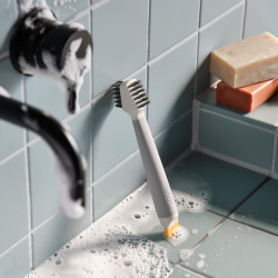 Perie pentru curatarea gresiei Joseph Joseph CleanTech™ 6500021, 18 x 5 x 3 cm, 2 tipuri de fibre, Bej