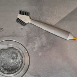 Perie pentru curatarea gresiei Joseph Joseph CleanTech™ 6500021, 18 x 5 x 3 cm, 2 tipuri de fibre, Bej