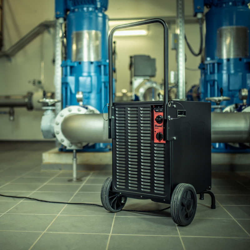 Dezumidificator profesional Woods WCD4 PRO, 230 m², 2 viteze, 11,4 l, 41 l/24 h, hidrostat, funcționează până la +2 °C, mâner și roți, 60 dB, IPX1, negru