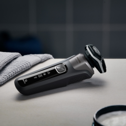 Aparat de ras electric Philips Shaver Series 5000 S5887/10, 9 W, 60 min, pentru ras umed/uscat, trimmer încorporat, SkinIQ, PowerAdapt, capete rotative la 360°, lame cu autoascuțire, gri carbon