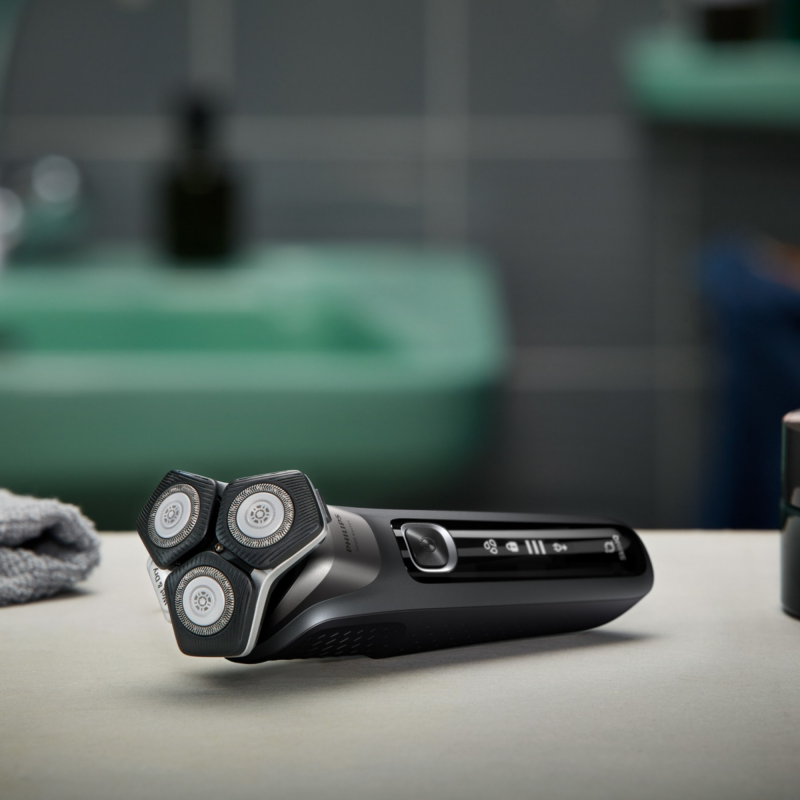 Aparat de ras electric Philips Shaver Series 5000 S5887/10, 9 W, 60 min, pentru ras umed/uscat, trimmer încorporat, SkinIQ, PowerAdapt, capete rotative la 360°, lame cu autoascuțire, gri carbon