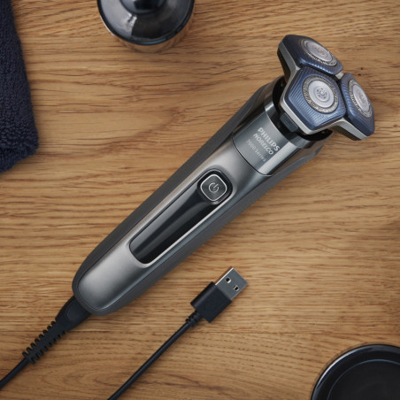 Aparat de ras electric Philips Shaver Series 5000 S5887/10, 9 W, 60 min, pentru ras umed/uscat, trimmer încorporat, SkinIQ, PowerAdapt, capete rotative la 360°, lame cu autoascuțire, gri carbon
