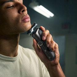 Aparat de ras electric Philips Shaver Series 5000 S5887/10, 9 W, 60 min, pentru ras umed/uscat, trimmer încorporat, SkinIQ, PowerAdapt, capete rotative la 360°, lame cu autoascuțire, gri carbon