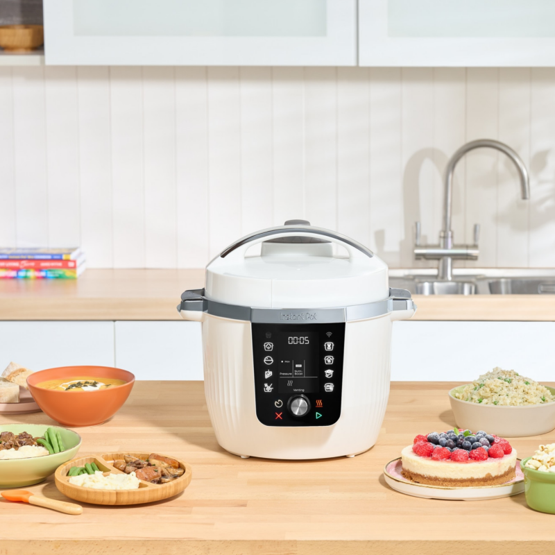 Multicooker Instant Pot Pro Max 112-0001-01-EU, 1200 W, 5,7 l, 105 kPa, 10 programe, Nutriboost, WiFi, ecran LCD, oțel inoxidabil, alb/mat