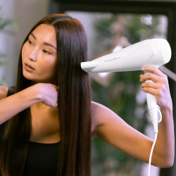 Uscător de păr Remington Power Dry Ionic D3199, 2200 W, 2 viteze, 3 niveluri de căldură, ionizare, alb