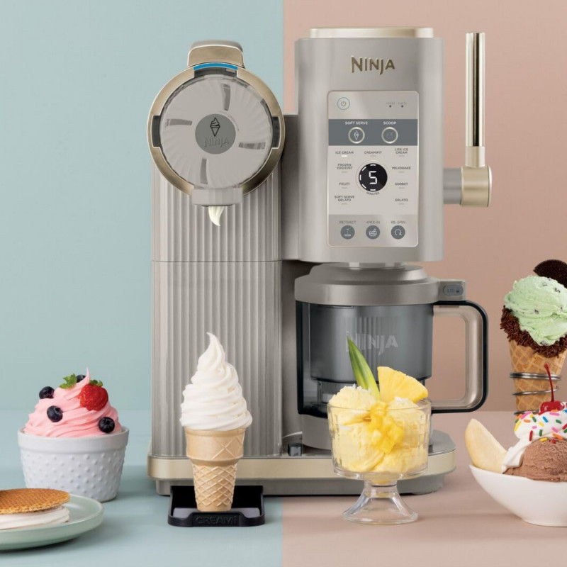 Aparat de facut inghetata 13in1 Ninja CREAMi Scoop & Swirl™ NC701EUSTGD, 800 W, 13 programe, Maneta cu 3 trepte pentru cornete, CreamiFit, Creamify, 2 cupe de 473 ml, Personalizare, Crem/Auriu