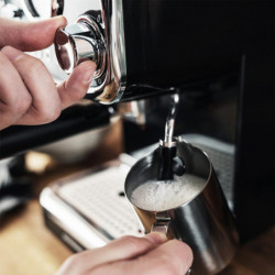 Mașină de espresso de design Gastroback Basic 42615, 1100 W, 15 bari, 1,25 l, încălzitor de cești, piese detașabile, port-filtru, negru