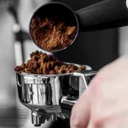 Mașină de espresso de design Gastroback Basic 42615, 1100 W, 15 bari, 1,25 l, încălzitor de cești, piese detașabile, port-filtru, negru