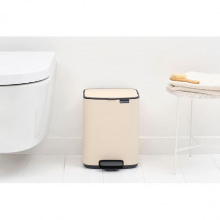 Coș de gunoi Brabantia Bo Pedal 1010077, 7 l, închidere lentă, bază cauciucată, bej