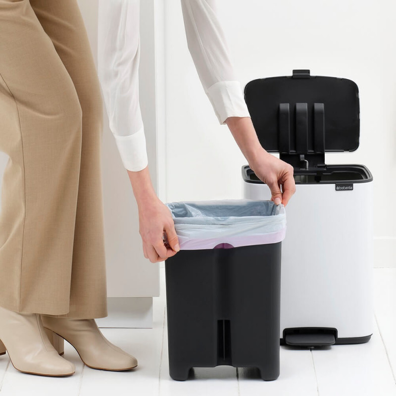 Coș de gunoi Brabantia Bo Pedal 1010119, 12 l, închidere ușoară, bază antiderapantă, alb
