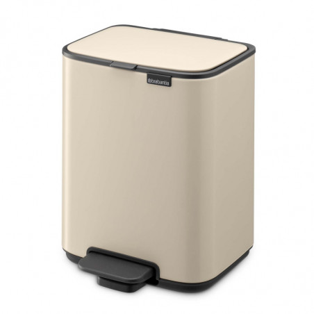 Coș de gunoi Brabantia Bo Pedal 1010122, 4 l, închidere ușoară, bază antiderapantă, bej