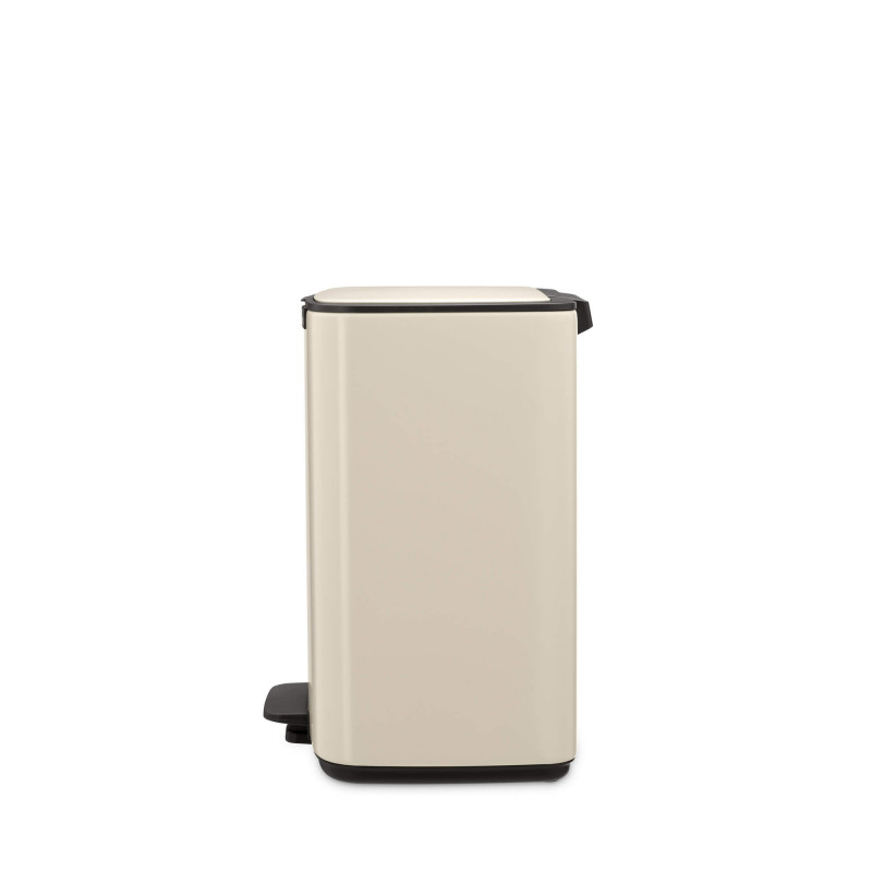 Coș de gunoi Brabantia Bo Pedal 1010123, 12 l, închidere ușoară, bază antiderapantă, bej
