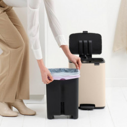 Coș de gunoi Brabantia Bo Pedal 1010123, 12 l, închidere ușoară, bază antiderapantă, bej