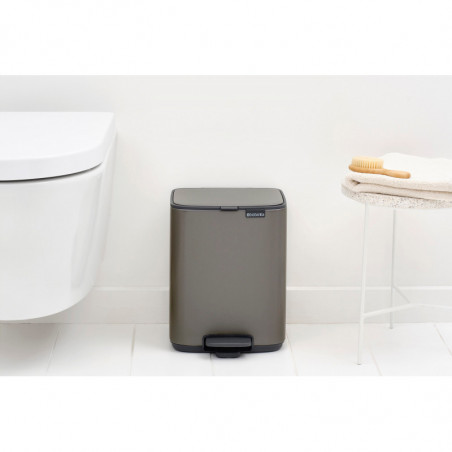 Coș de gunoi Brabantia Bo Pedal 1010127, 7 l, închidere lentă, bază cauciucată, gri închis