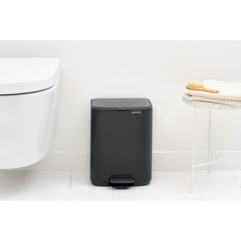 Coș de gunoi Brabantia Bo Pedal 1010137, 7 l, închidere lentă, bază cauciucată, negru mat
