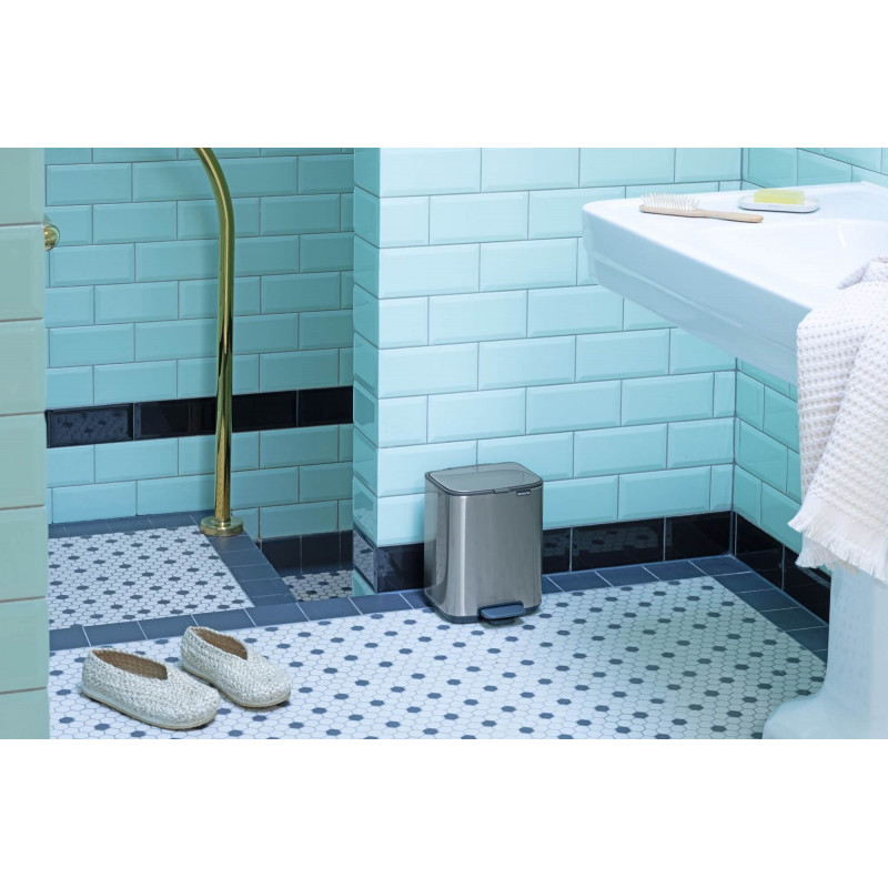 Coș de gunoi Brabantia Bo Pedal 1010142, 7 l, închidere lentă, bază cauciucată, rezistent la amprente, oțel inoxidabil
