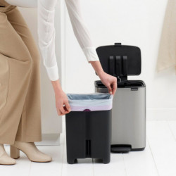 Coș de gunoi Brabantia Bo Pedal 1010143, 12 l, Închidere ușoară, Bază antiderapantă, Rezistent la amprente, Oțel inoxidabil/Mat