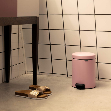 Cos de gunoi cu pedala Brabantia NewIcon 1010439, 5 l, Inchidere usoara, Baza antiderapanta, Roz