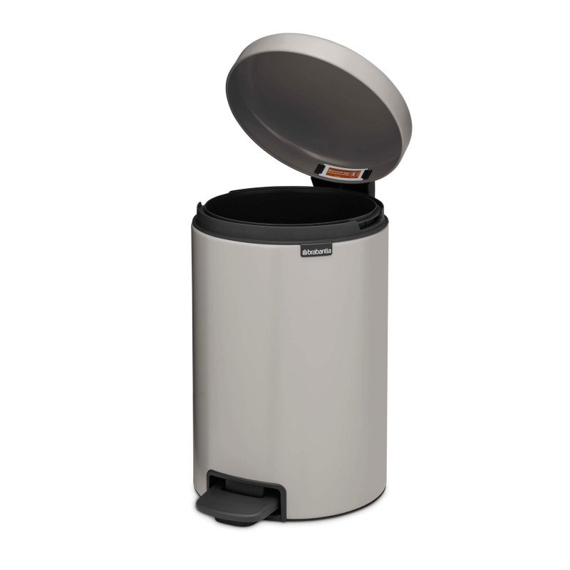 Coș de gunoi cu pedală Brabantia NewIcon 1010440, 12 l, închidere lentă, bază antiderapantă, gri deschis