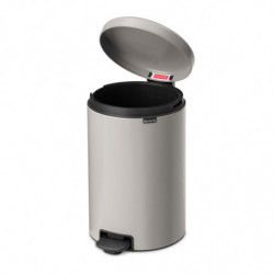 Coș de gunoi cu pedală Brabantia NewIcon 1010441, 20 l, închidere lentă, bază antiderapantă, gri deschis
