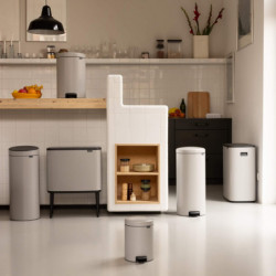 Coș de gunoi cu pedală Brabantia NewIcon 1010441, 20 l, închidere lentă, bază antiderapantă, gri deschis