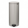Coș de gunoi cu pedală Brabantia NewIcon 1010442, 30 l, închidere lentă, bază antiderapantă, gri deschis