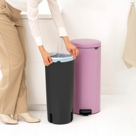 Coș de gunoi cu pedală Brabantia NewIcon 1010443, 30 l, închidere lentă, bază antiderapantă, roz