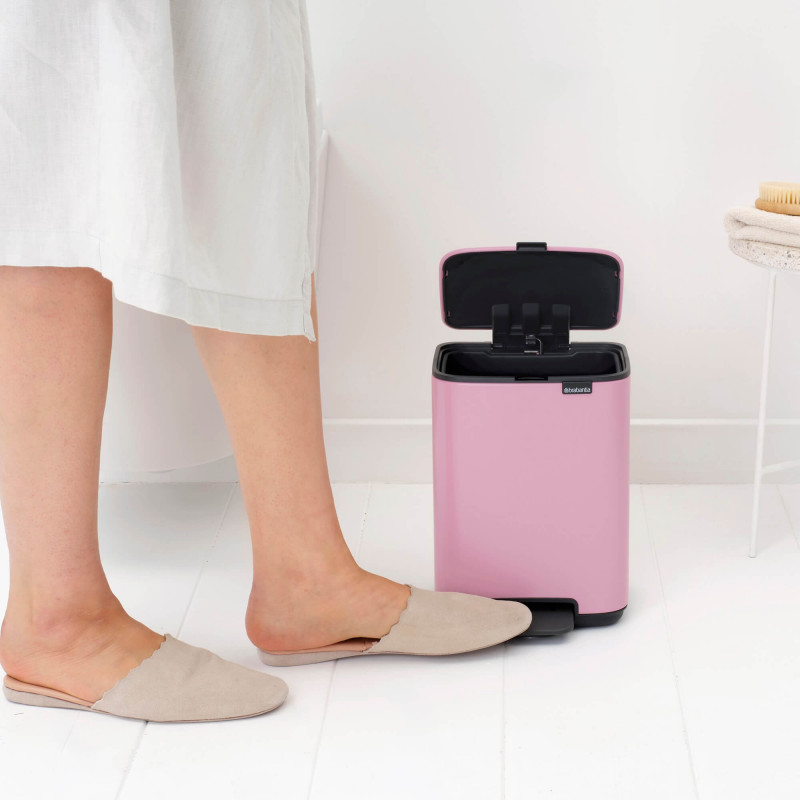Coș de gunoi Brabantia Bo Pedal 1010444, 4 l, închidere ușoară, bază antiderapantă, roz